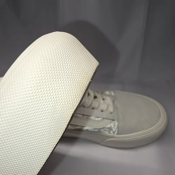 LAST CHANCE! Vans Old Skool Reflective Logo Platform Sneakers Wm 6.5 - Picture 14 of 16